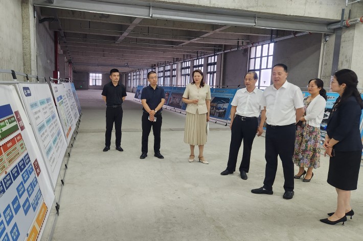 3.褚校长、戴校长访企拓岗-对”专精特新“产业学院建设载体进行现场考察_副本.jpg