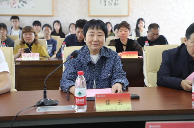 薛云_副本.jpg