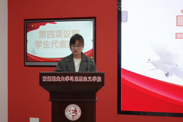 学生代表李玟发言_副本.png 学生代表李玟发言_副本.png