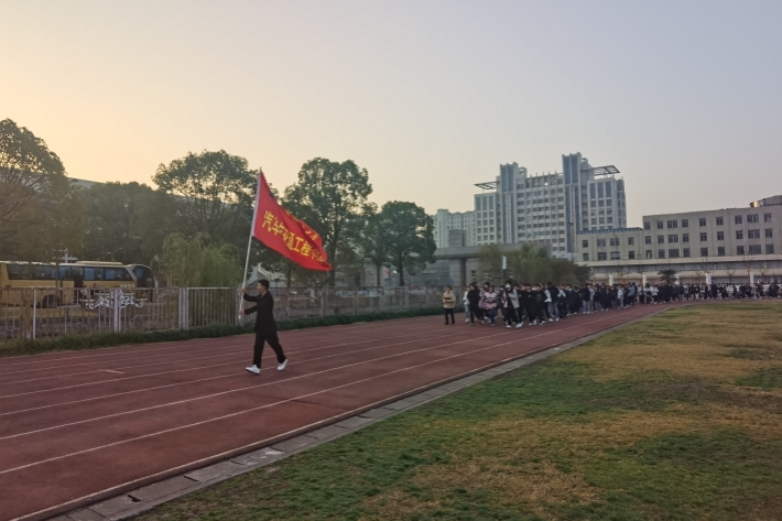 晨跑2_副本.jpg 晨跑2_副本.jpg