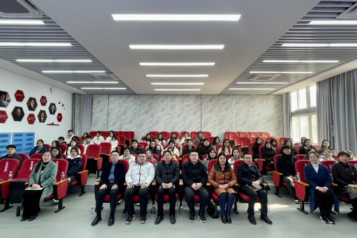 师生见面会现场_副本.jpg 师生见面会现场_副本.jpg