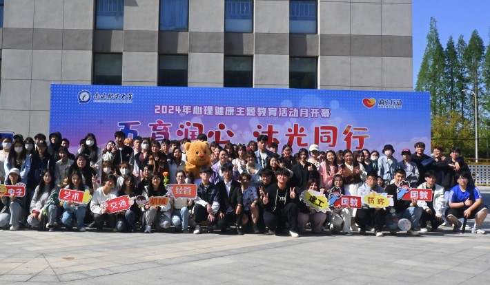 合影_副本.jpg 合影_副本.jpg