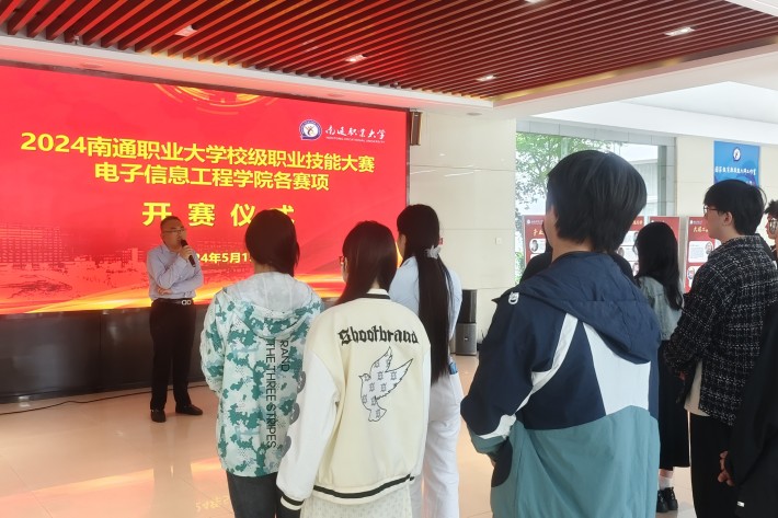 方书记宣布开赛_副本.jpg 方书记宣布开赛_副本.jpg