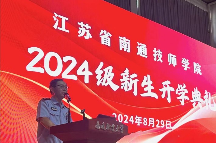 图4法制副校长讲话_副本.jpg 图4法制副校长讲话_副本.jpg