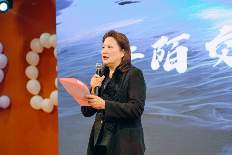 戴讲话.jpg