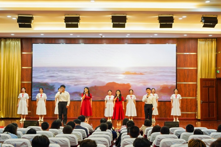 10.经济管理学院《盛世中国》_副本.jpg 10.经济管理学院《盛世中国》_副本.jpg
