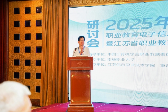 图1 五大联赛直播官网党委委员、副校长徐胜_副本.jpg