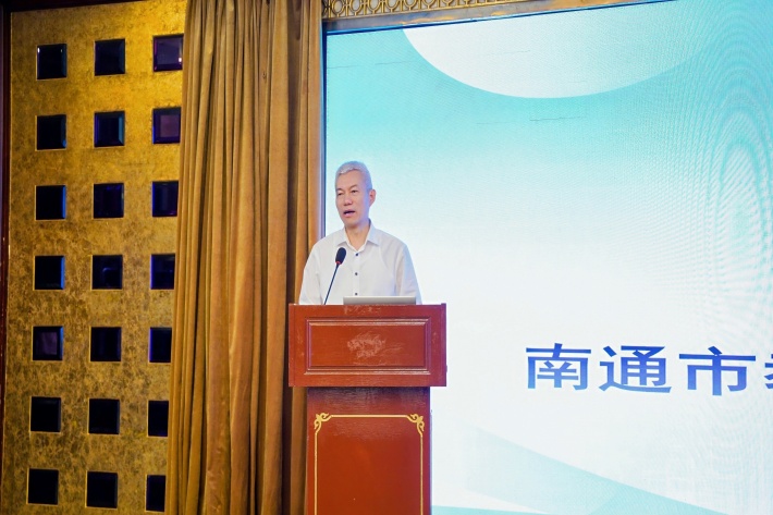 图3 南通市教育局党组成员、副局长许新海_副本.jpg